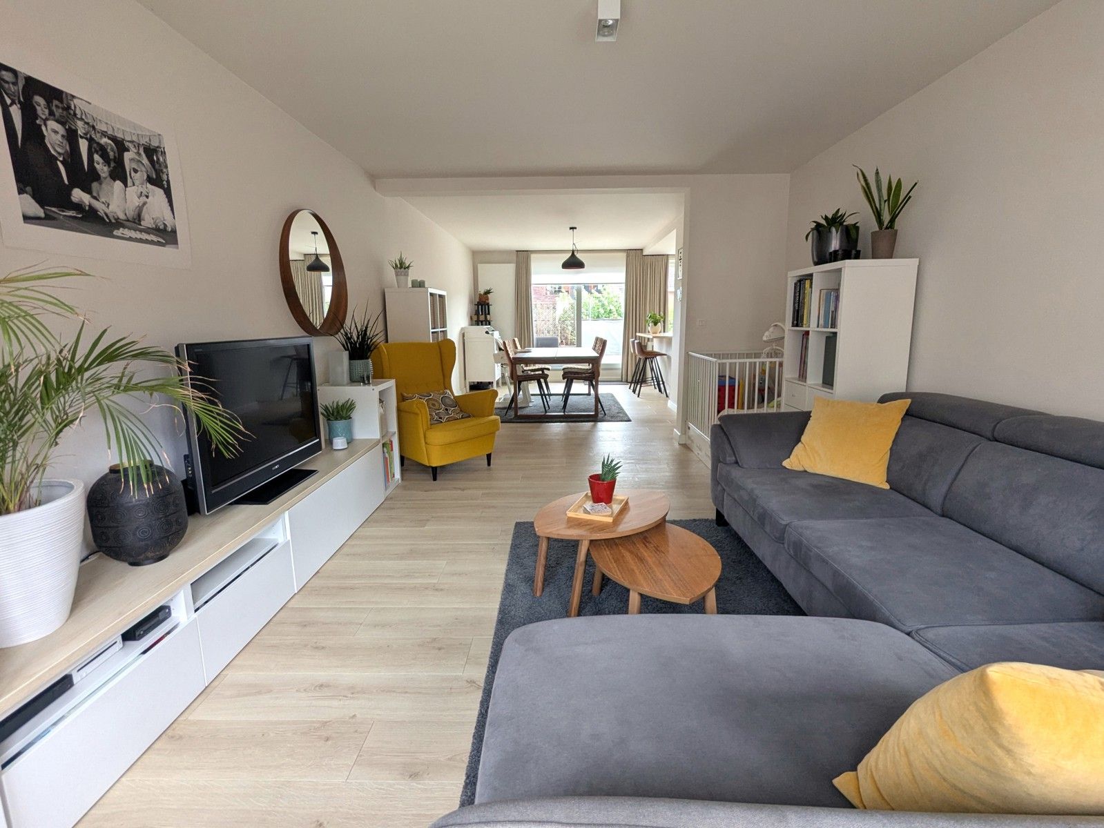 Ruime moderne duplex in klein gebouw recente totaalrenovatie foto {{pictureIndex}}