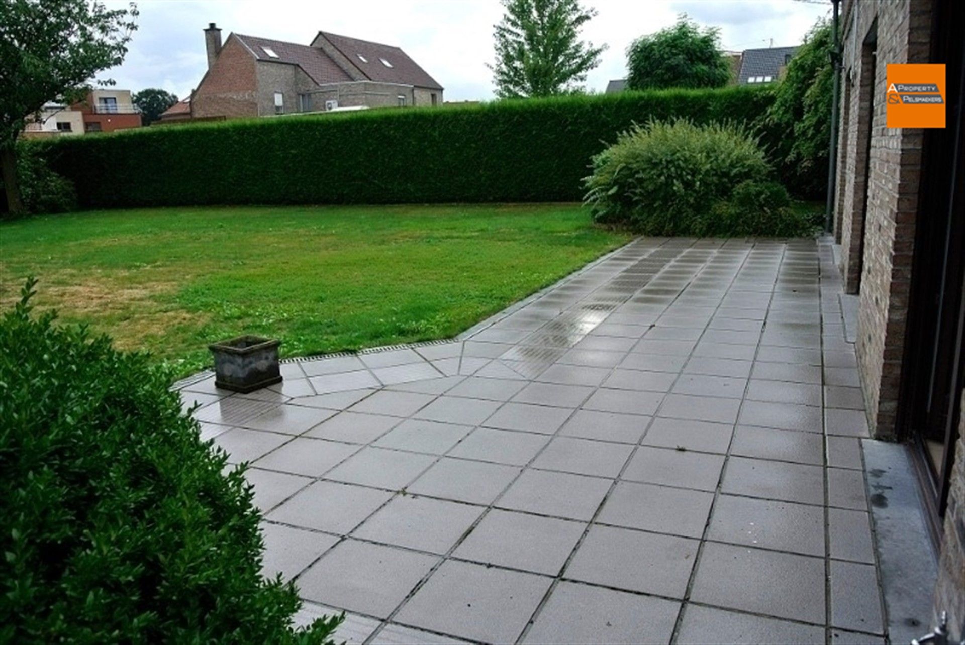 Ruime villa  met 5 slpk, garage en grote tuin foto 23