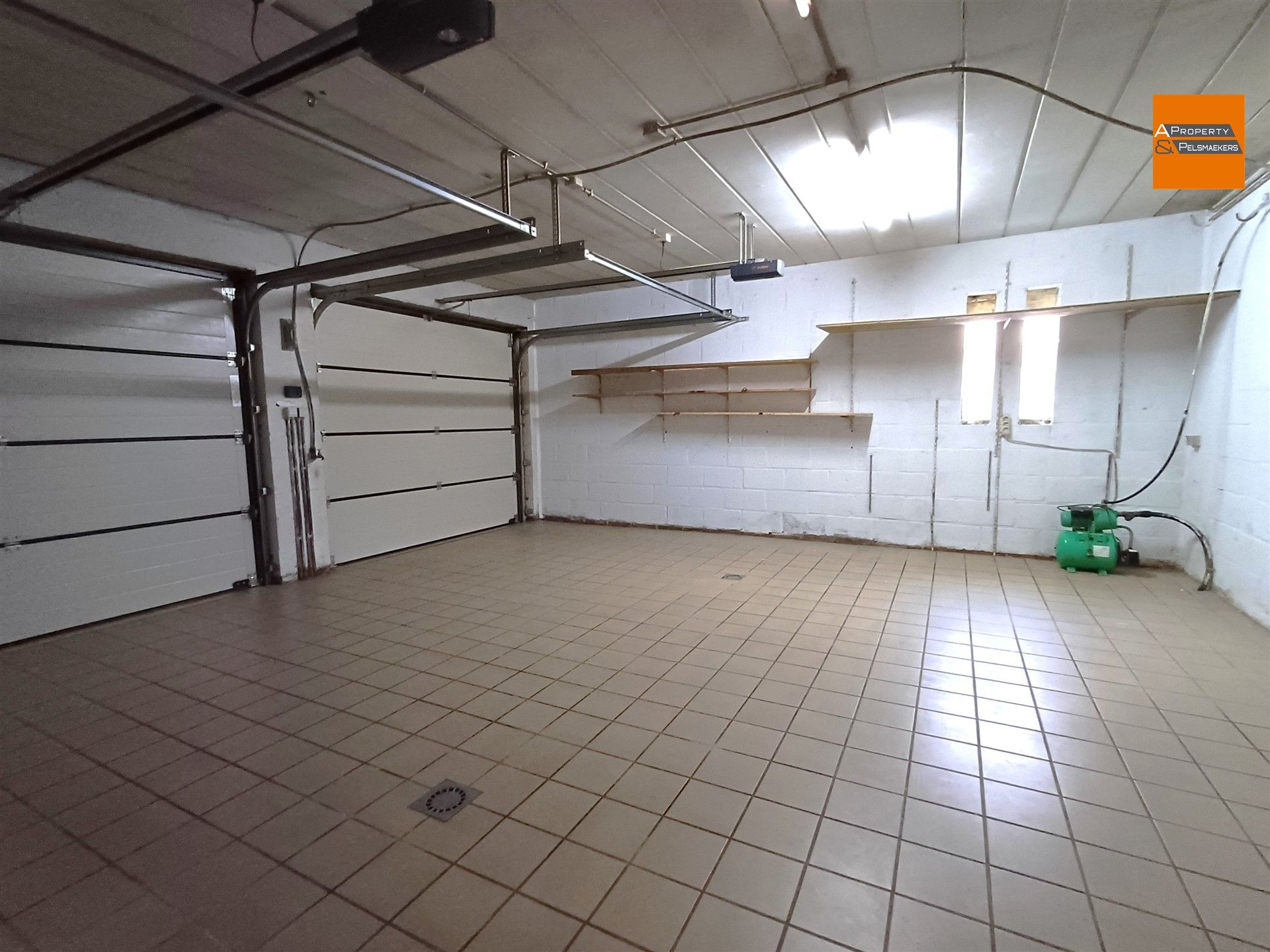 Ruime villa  met 5 slpk, garage en grote tuin foto 23