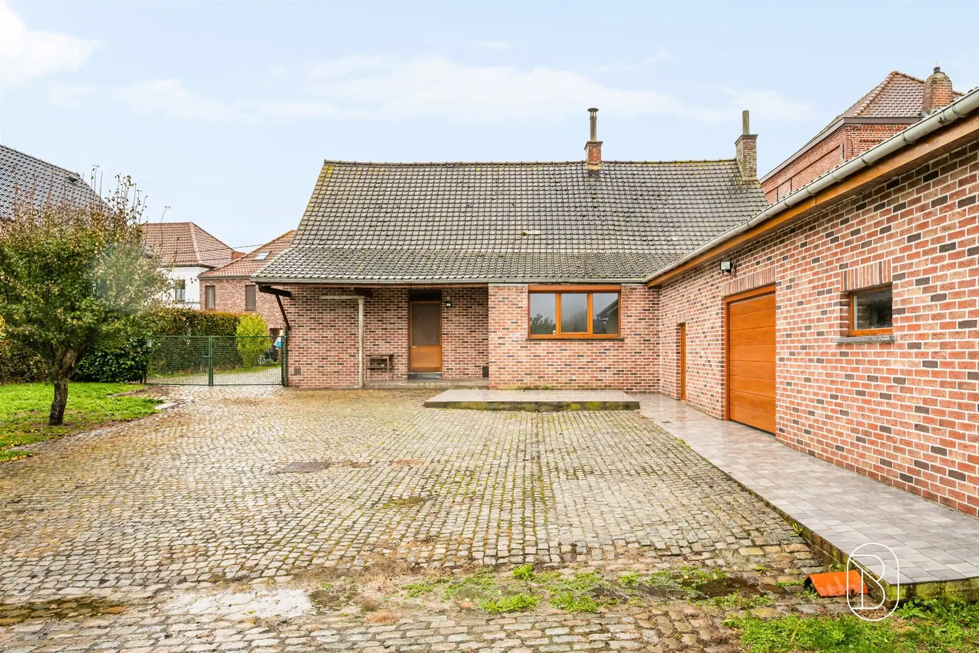 Charmante woning met 3 slk, garage en tuin in Mourcourt! foto 3