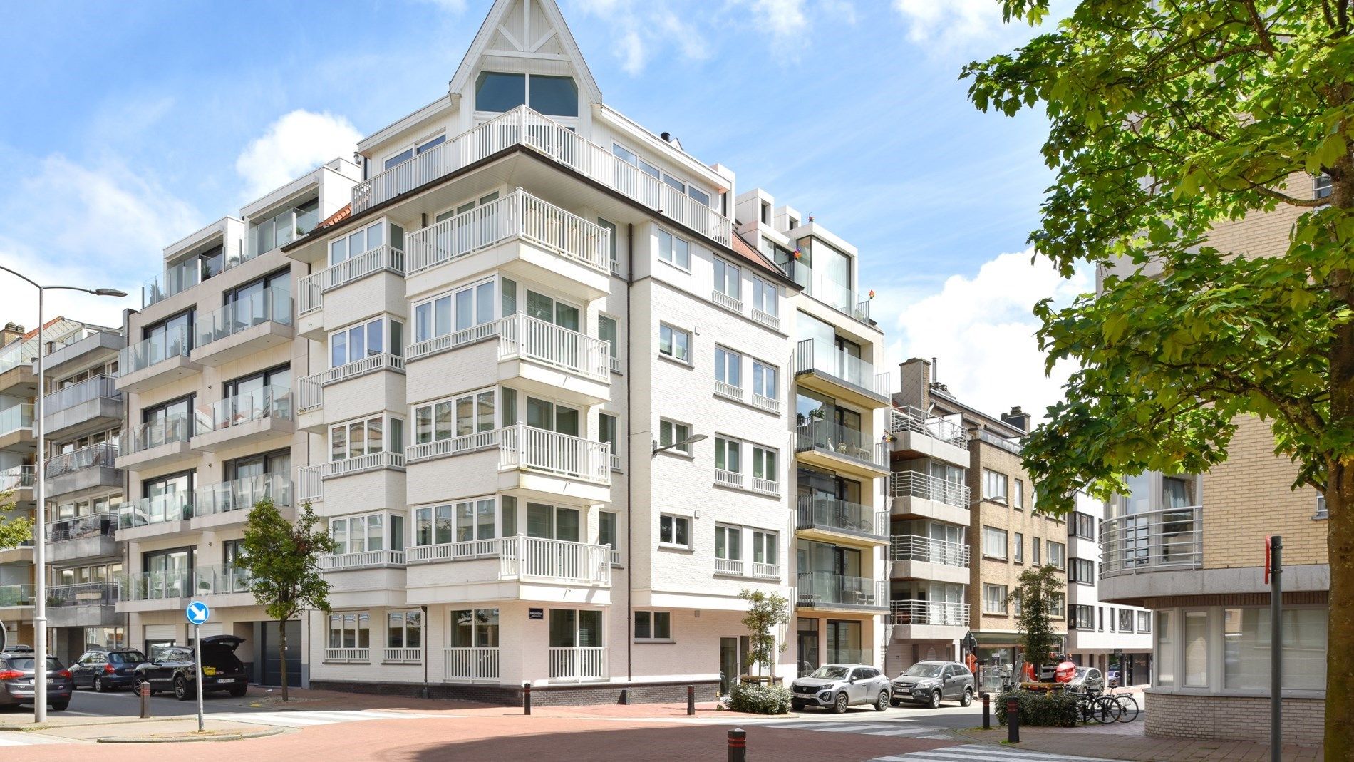 Prachtig, recent (2013) hoek-appartement perfect centraal gelegen op de hoek van de Paul Parmentierlaan en de Blancgarinstraat, op een steenworp afstand van de  foto 2