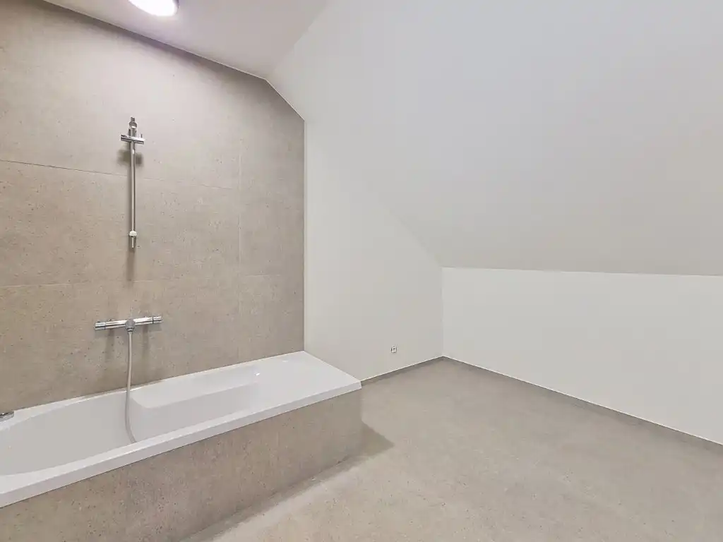 Nieuwbouwwoning met 3 slpk en polyvalente ruimte foto 16