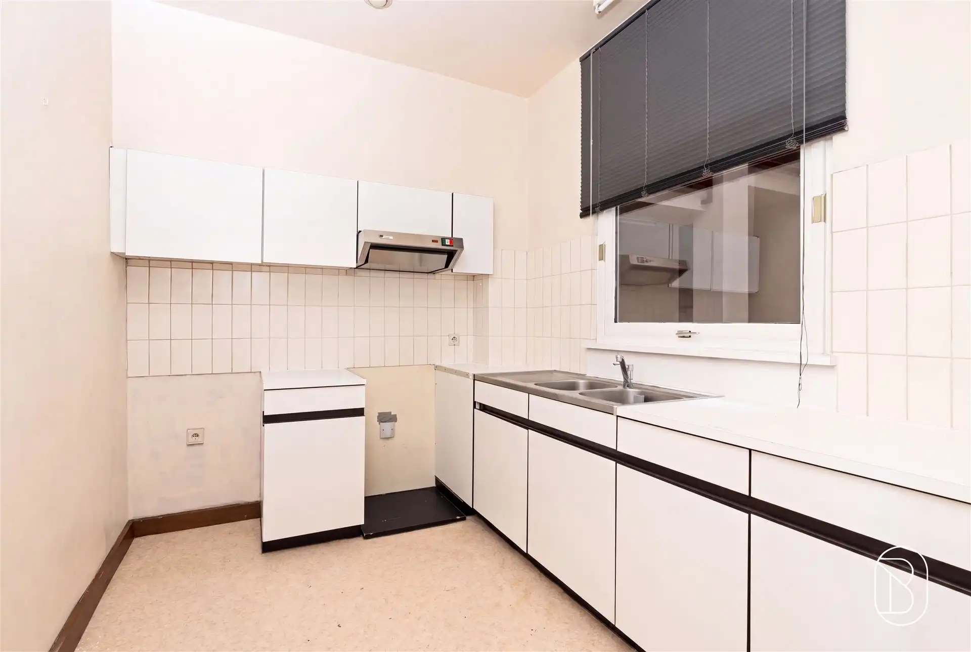 Authentieke herenwoning (6 appartementen, kantoor, parking) foto 22