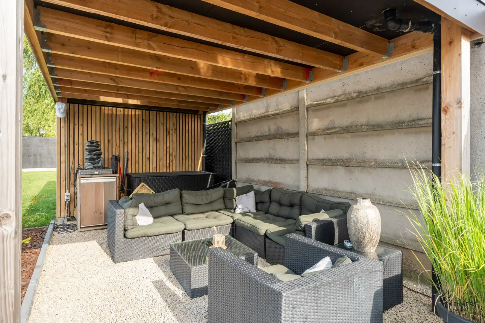 INSTAPKLARE WONING MET 3 SLAAPKAMERS, TUIN EN CARPORT. foto 30