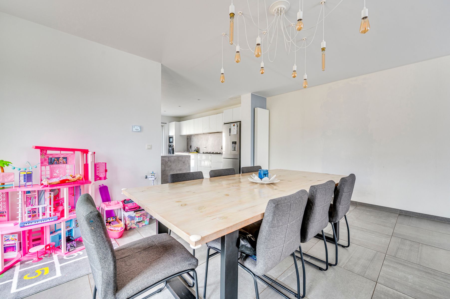 Ruime woning met 4 slaapkamers en tuin foto 19