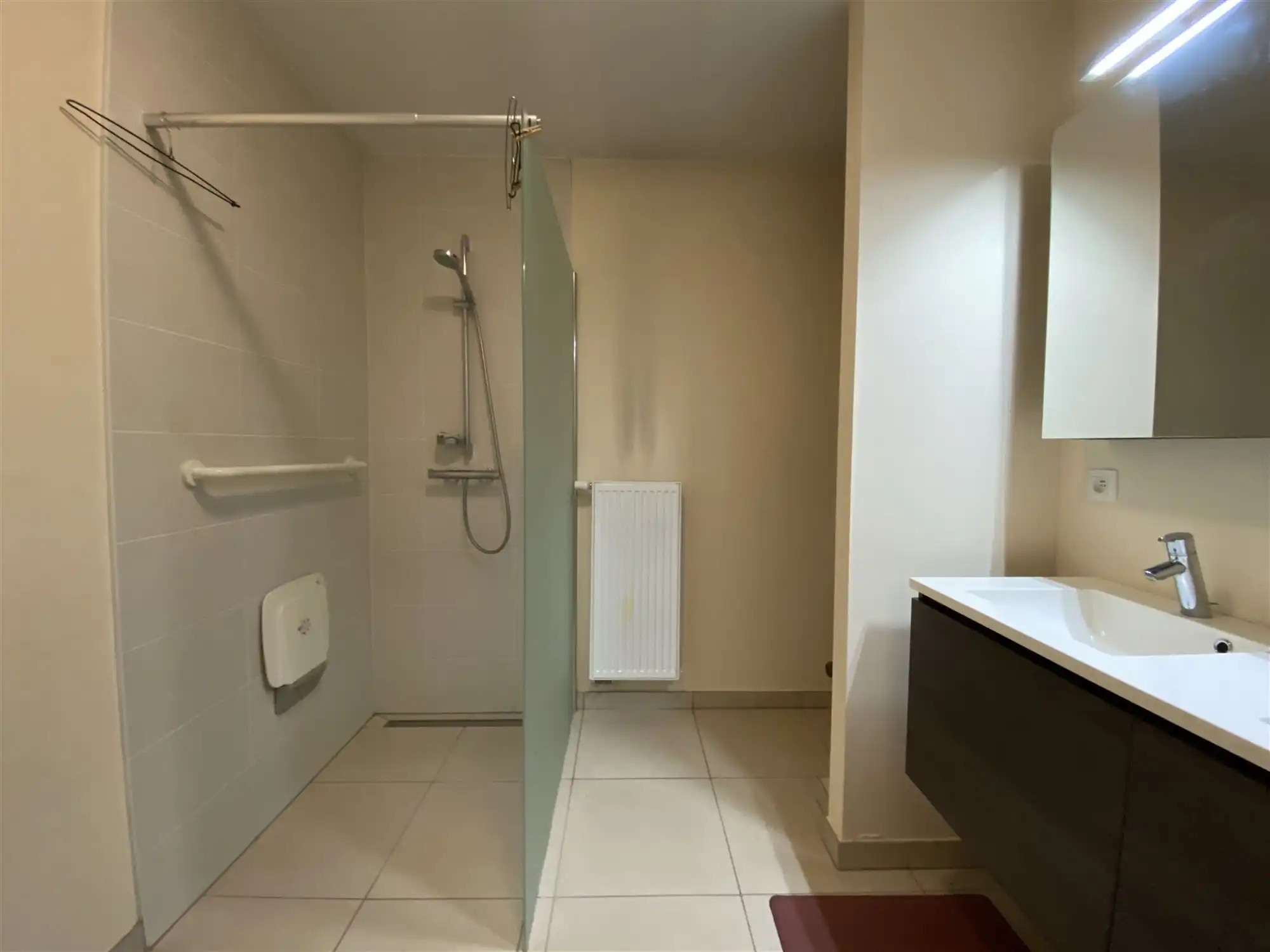 Ruim gelijkvloers appartement met twee slaapkamers, berging en ondergrondse autostaanplaats foto 18