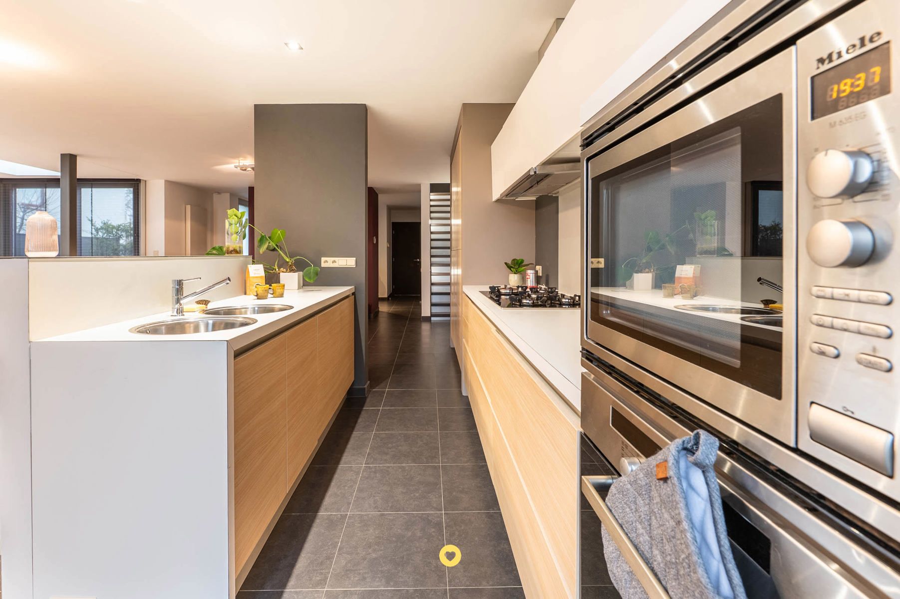 Rustig gelegen instapklare HOB met 4 SLK's, bureau en tuin foto 6