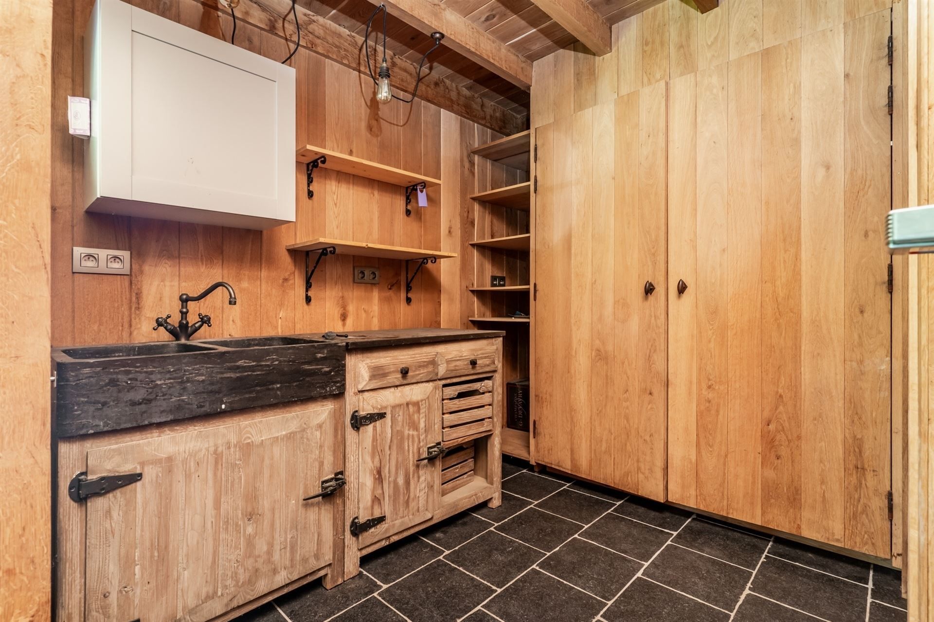 Authentieke hoeve met 4 slpks, poolhouse en zwembad foto 34
