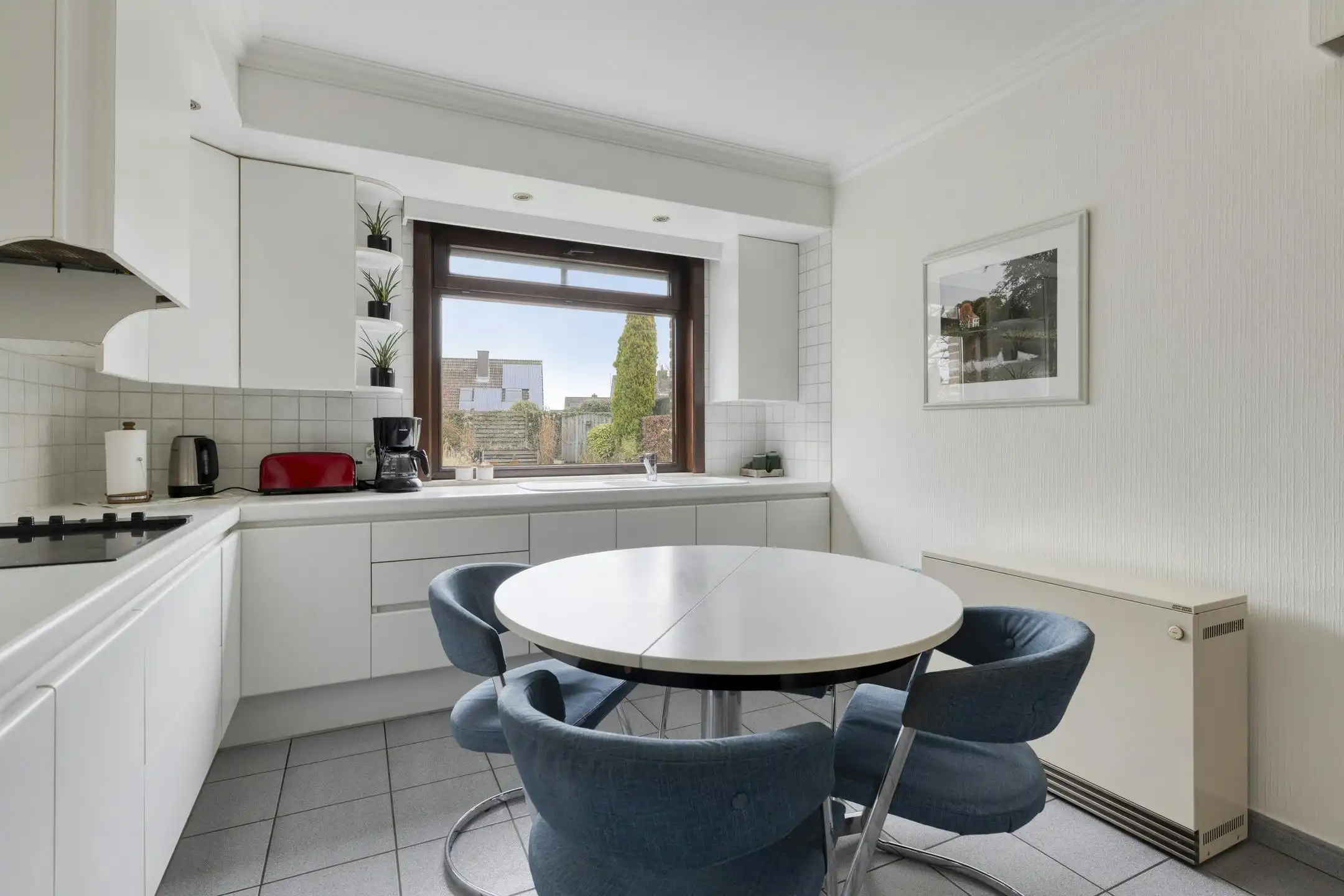 Verzorgde goed gelegen bungalow met grote garage en zolder foto 8