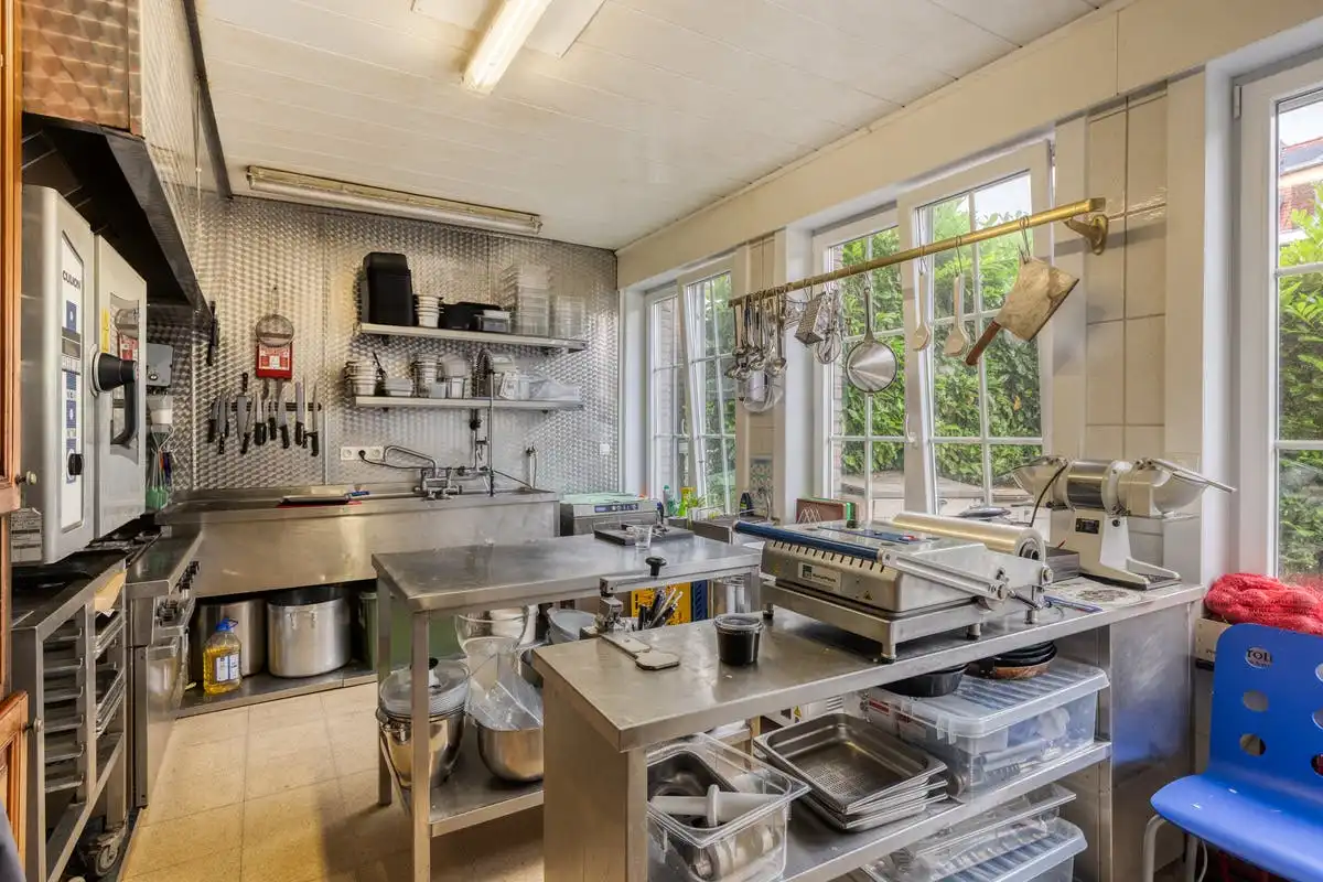 Woning met handelsruimte in de Sint-Elisabethwijk te Kortrijk foto 15