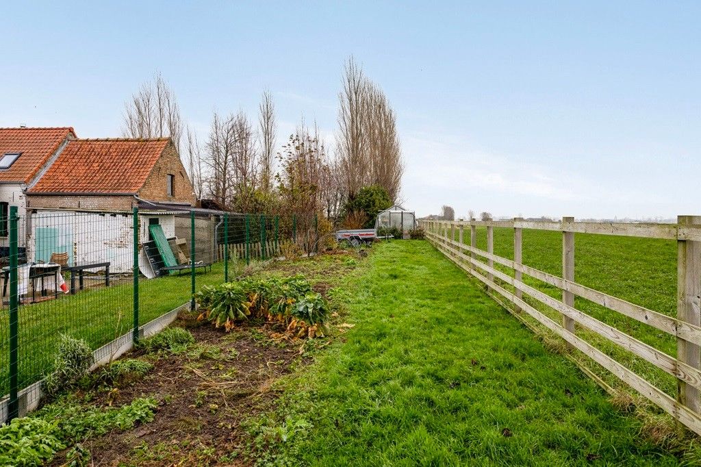 BEAUVOORDE: Charmant landhuis met alle comfort, 3 slaapkamers, garage met extra koterijen en een zalige tuin op 1.303m² grondoppervlakte. foto 24