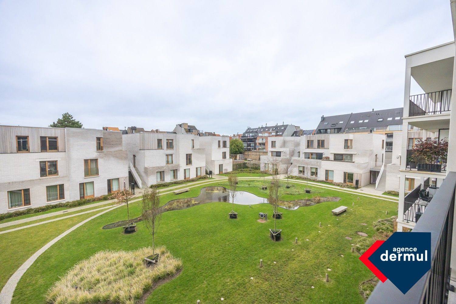 RECENT APPARTEMENT MET PARKING foto 5