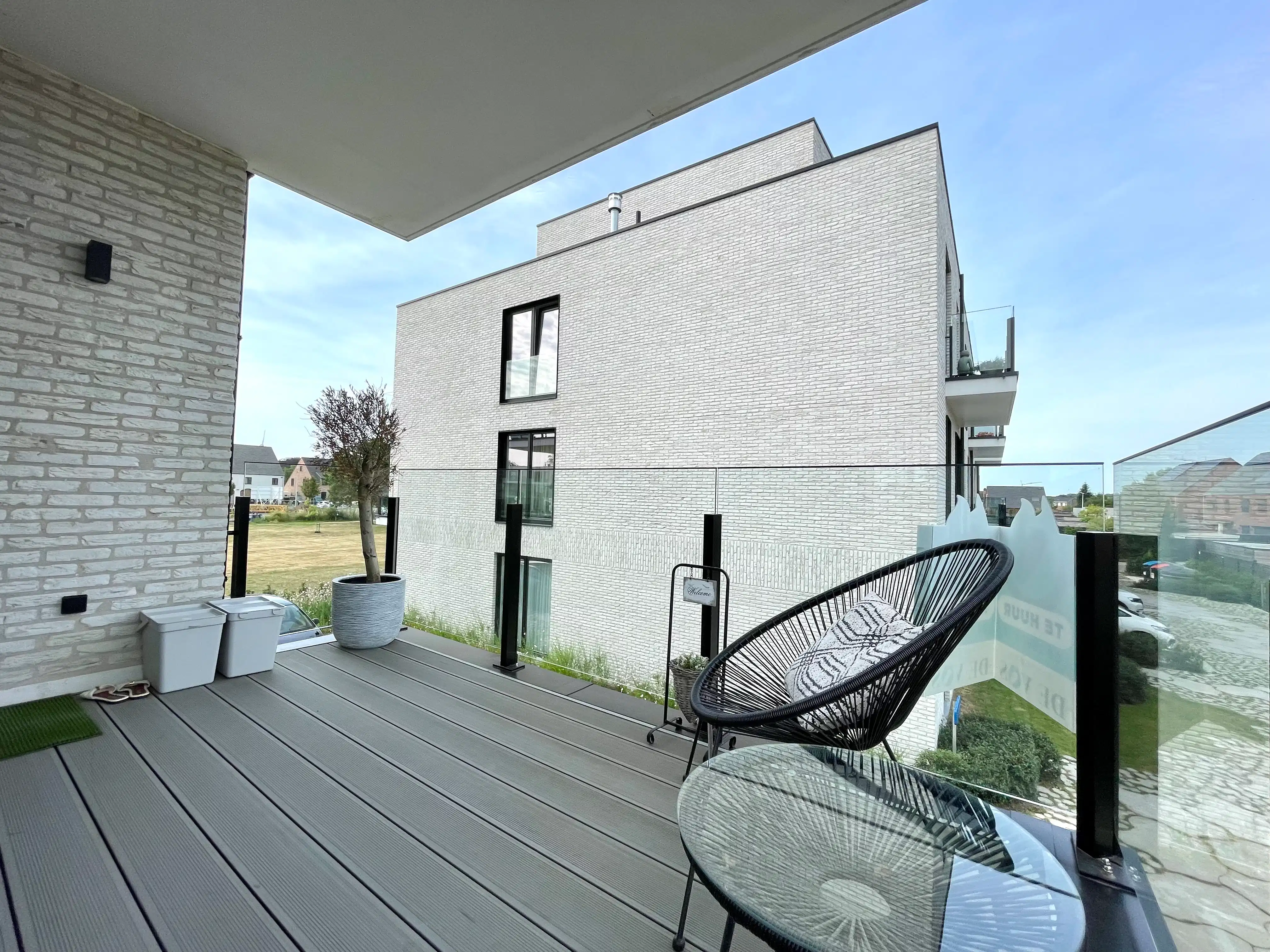 Nieuwbouwappartement met 1 slaapkamer, ruim terras en garage foto 21