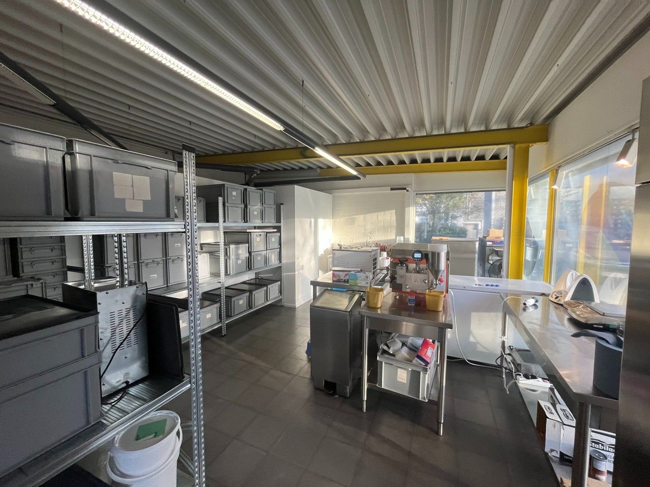 1.144m² Bedrijfsgebouw op 25a38ca foto 6