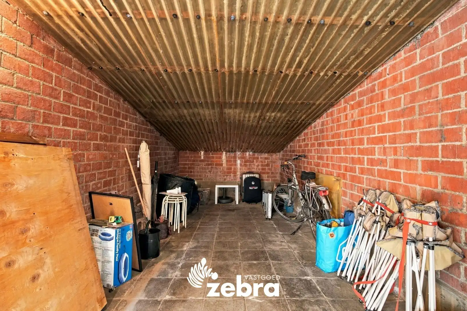 Gerenoveerd 2-slaapkamerappartement met berging & garage te Roeselare! foto 19