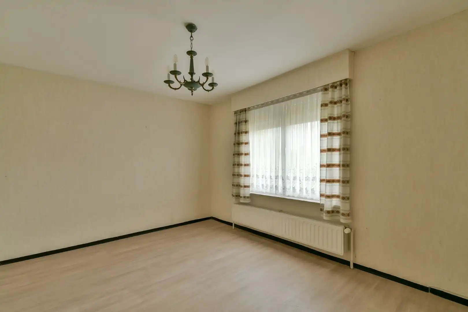 Alleenstaande woning in het centrum van Torhout! foto 8