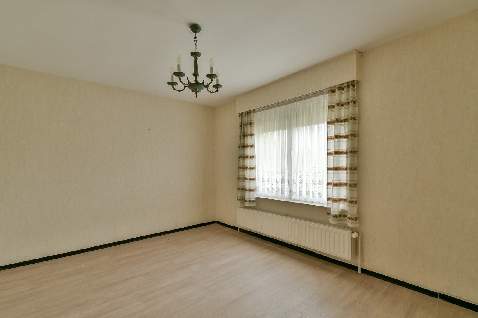 Alleenstaande woning in het centrum van Torhout! foto 8