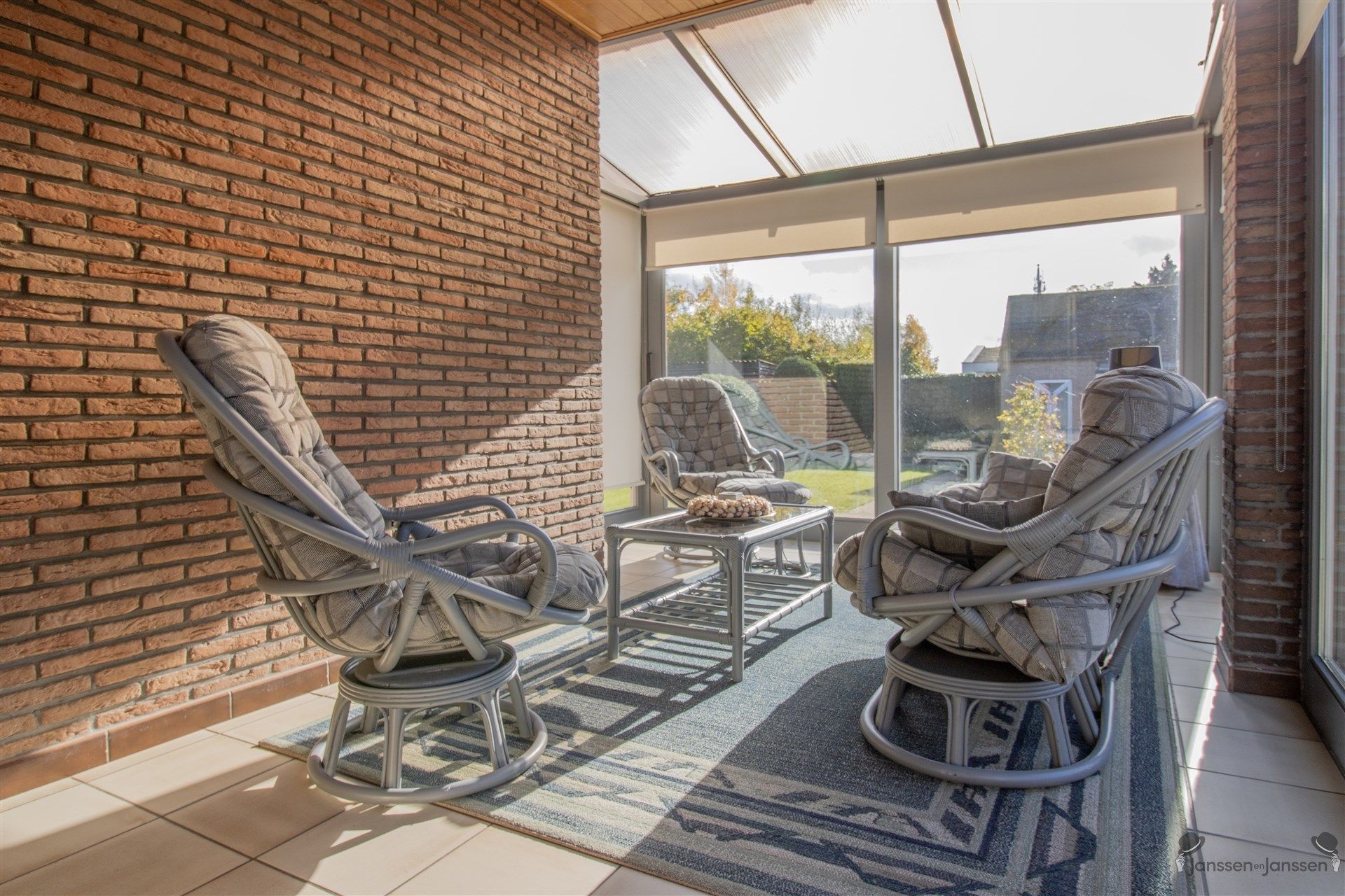 Rustig gelegen gelijkvloerse woning met 3 slaapkamers en bijhuis op  750 m foto 6