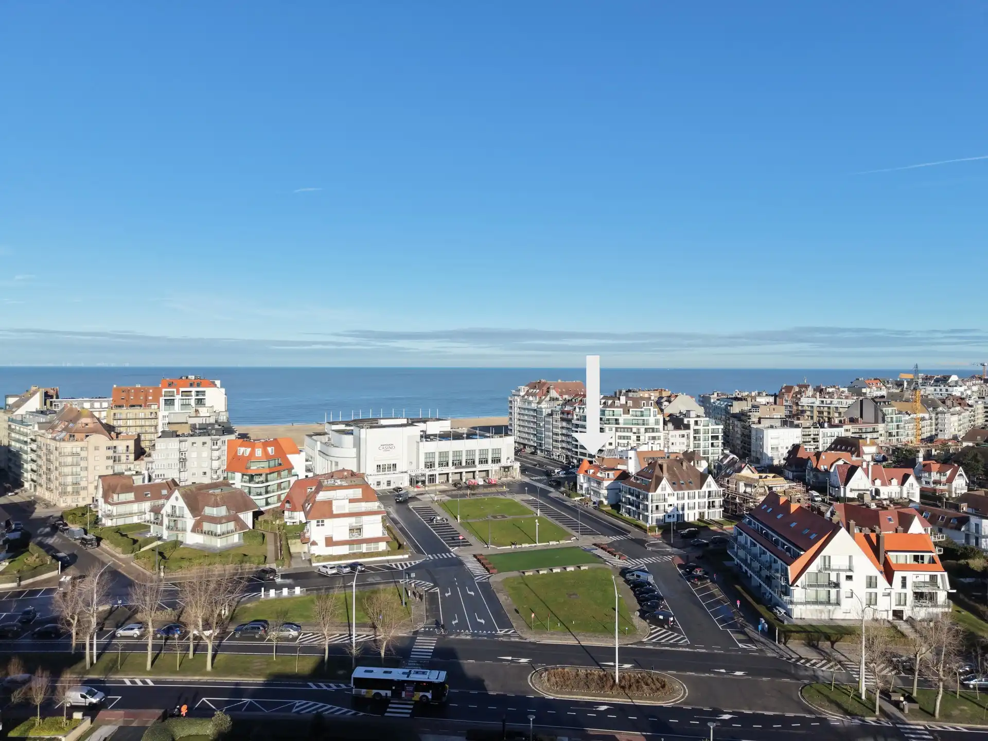 Exclusieve, volledig gerenoveerde hoekvilla met adembenemend zeezicht aan de Zeedijk. foto 2