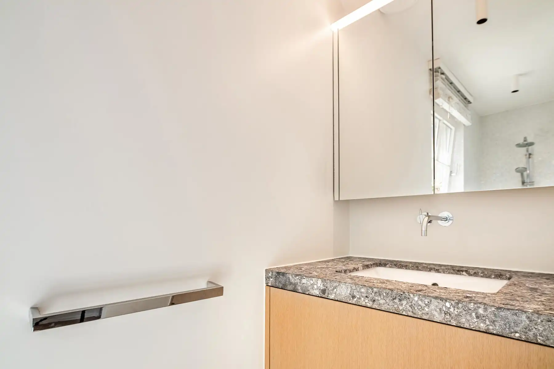 Exclusieve instapklare woning met zwembad en open groenzicht foto 37