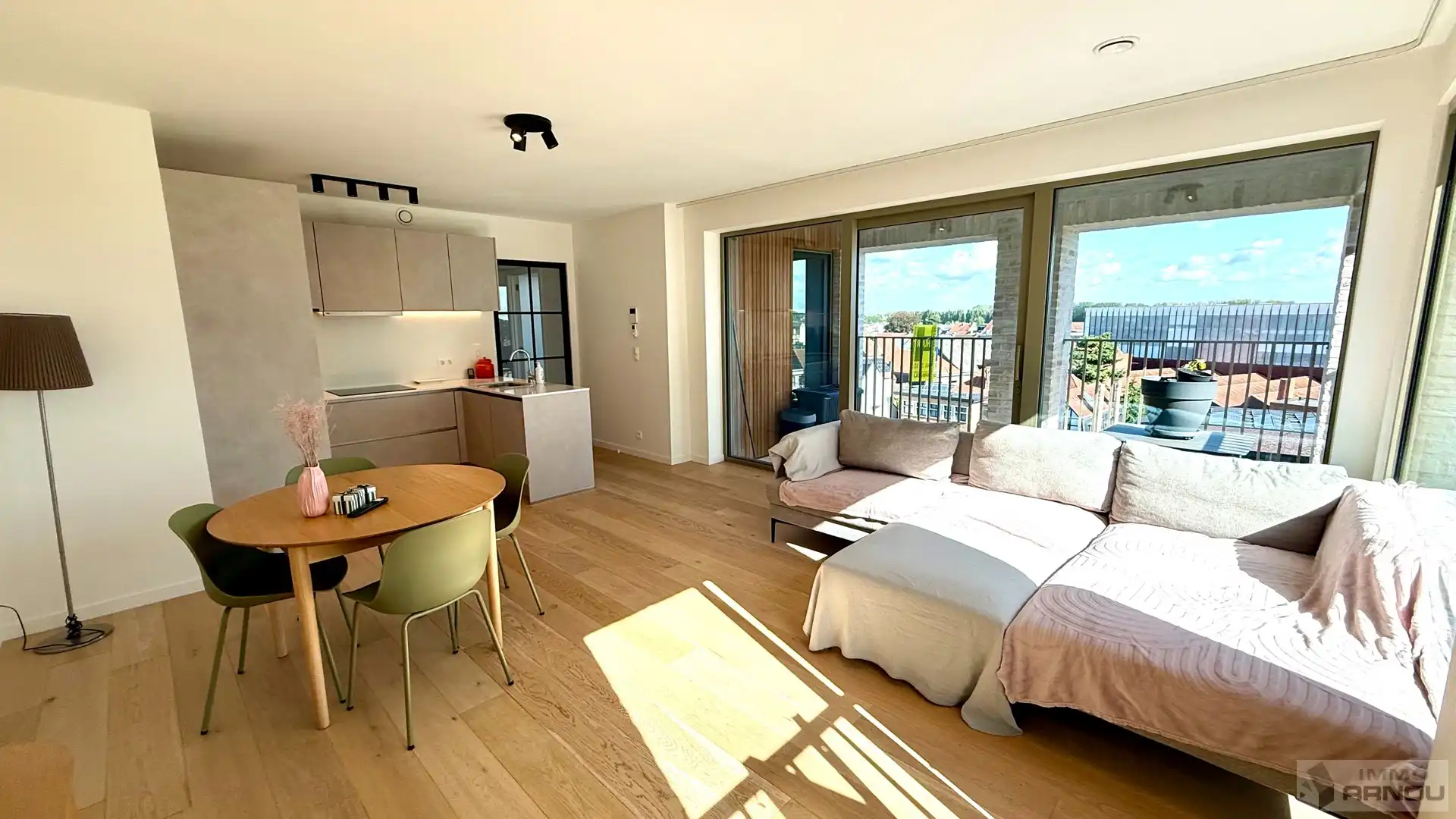 Instapklaar recent appartement met 2 slaapkamers foto 4