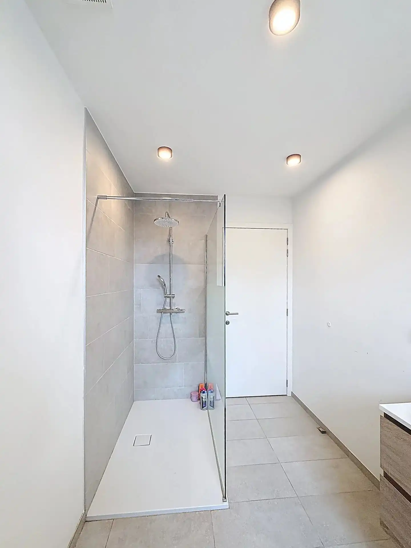 Prachtige nieuwbouw-woning te huur met 3 slaapkamers, terras en tuin en zonnepanelen. foto 16