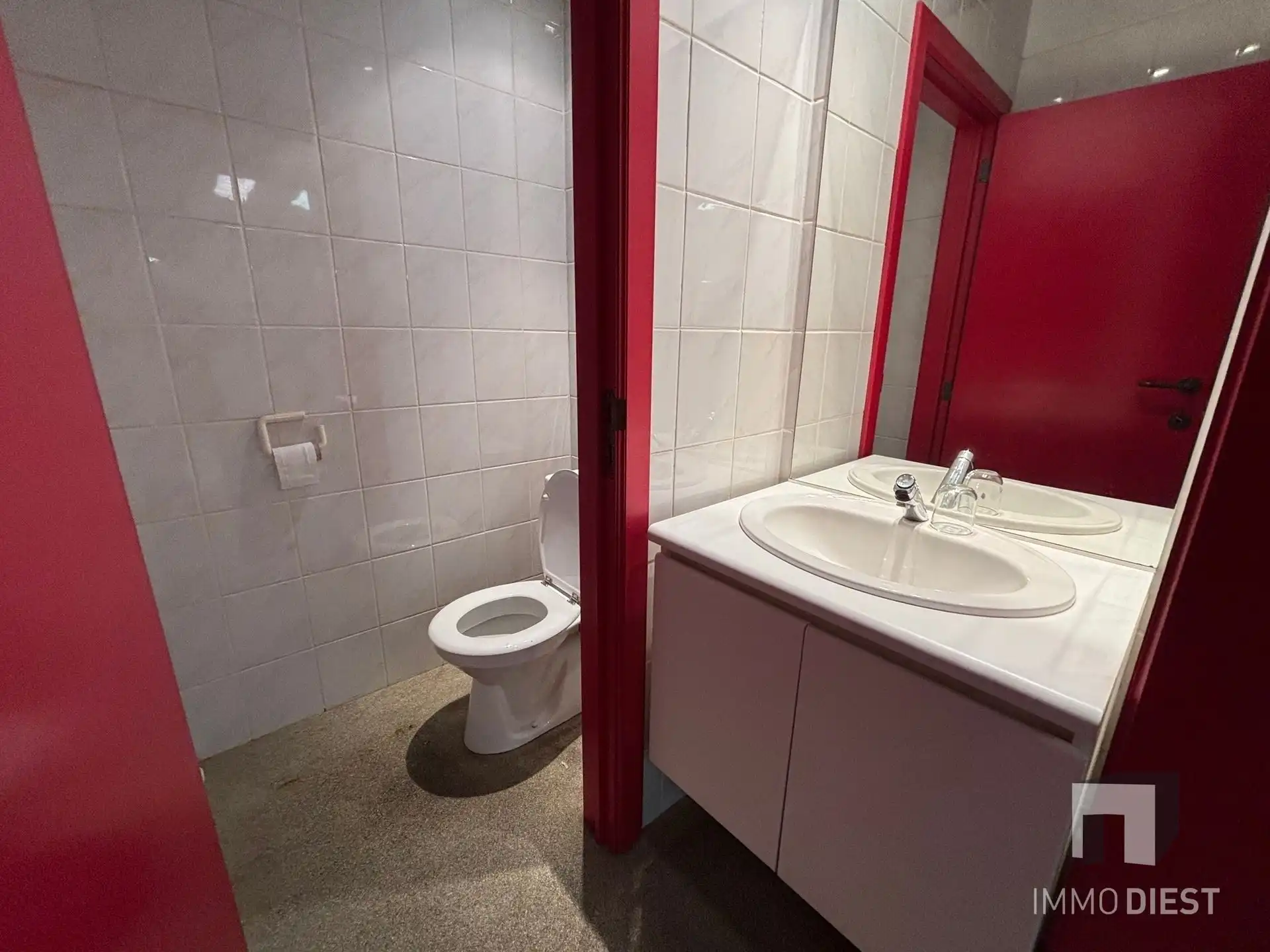 Kantoor met aparte studio, parking en 2 kelders foto 10