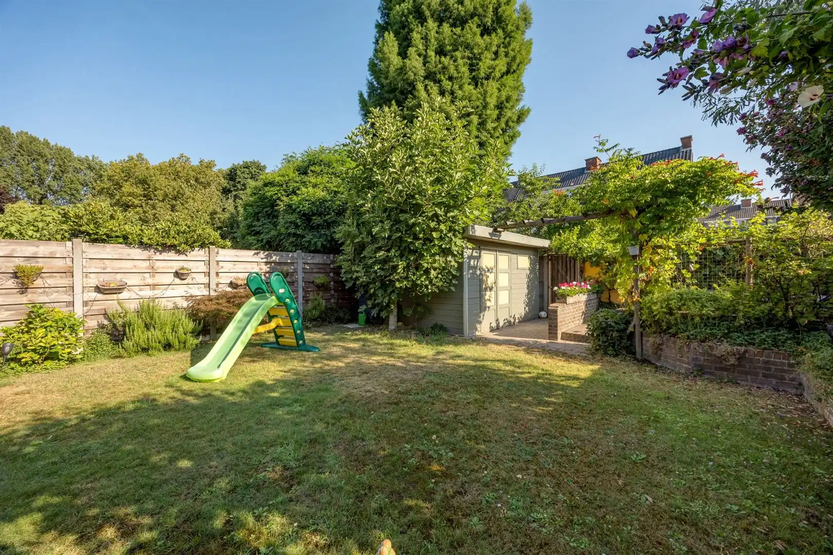 Instapklare halfopen woning in kindvriendelijke woonwijk. foto 3
