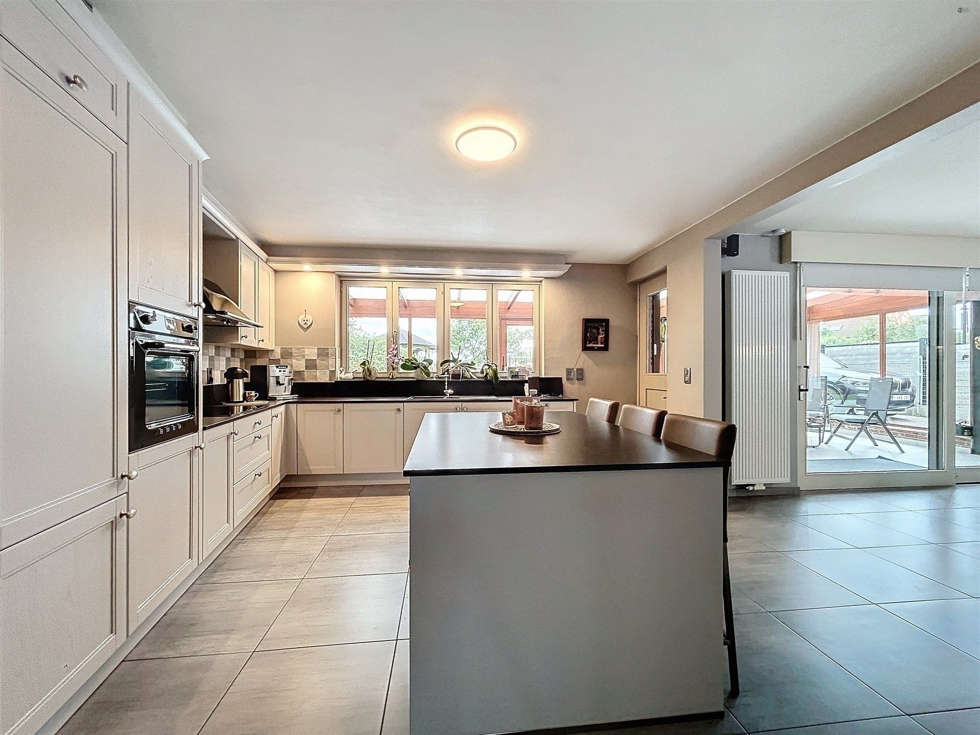 Villa met dubbele garage/ werkplaats op prachtig  perceel van 702m² foto 8