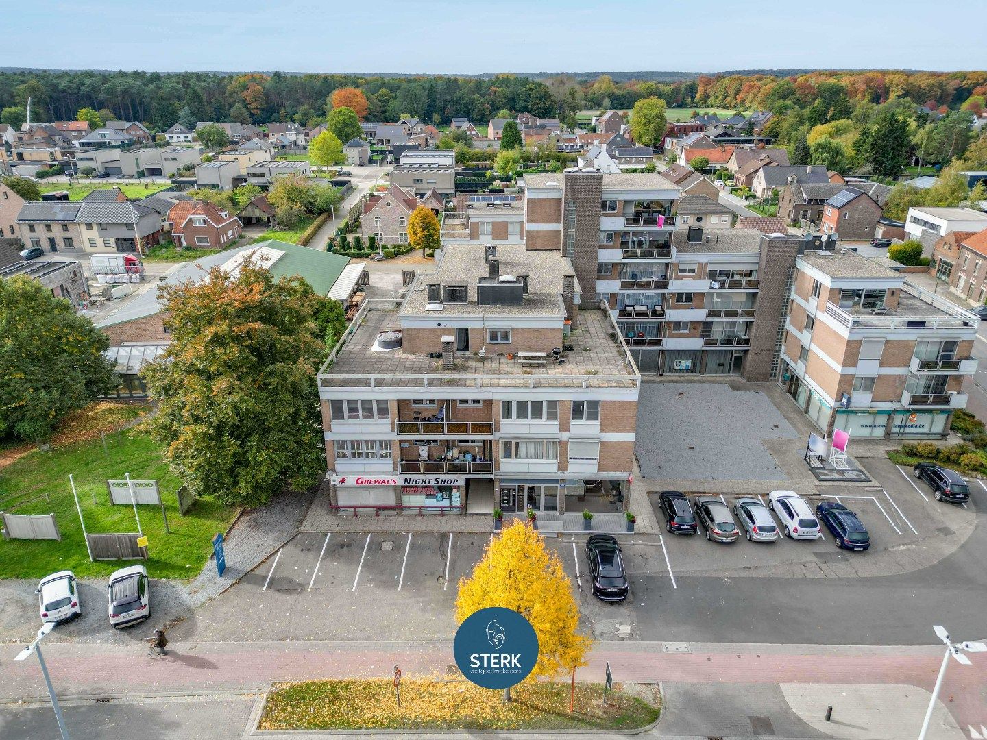 INSTAPKLAAR APPARTEMENT MET 2 SLPKS OP EEN CENTRALE LOCATIE TE REKEM !  foto 4