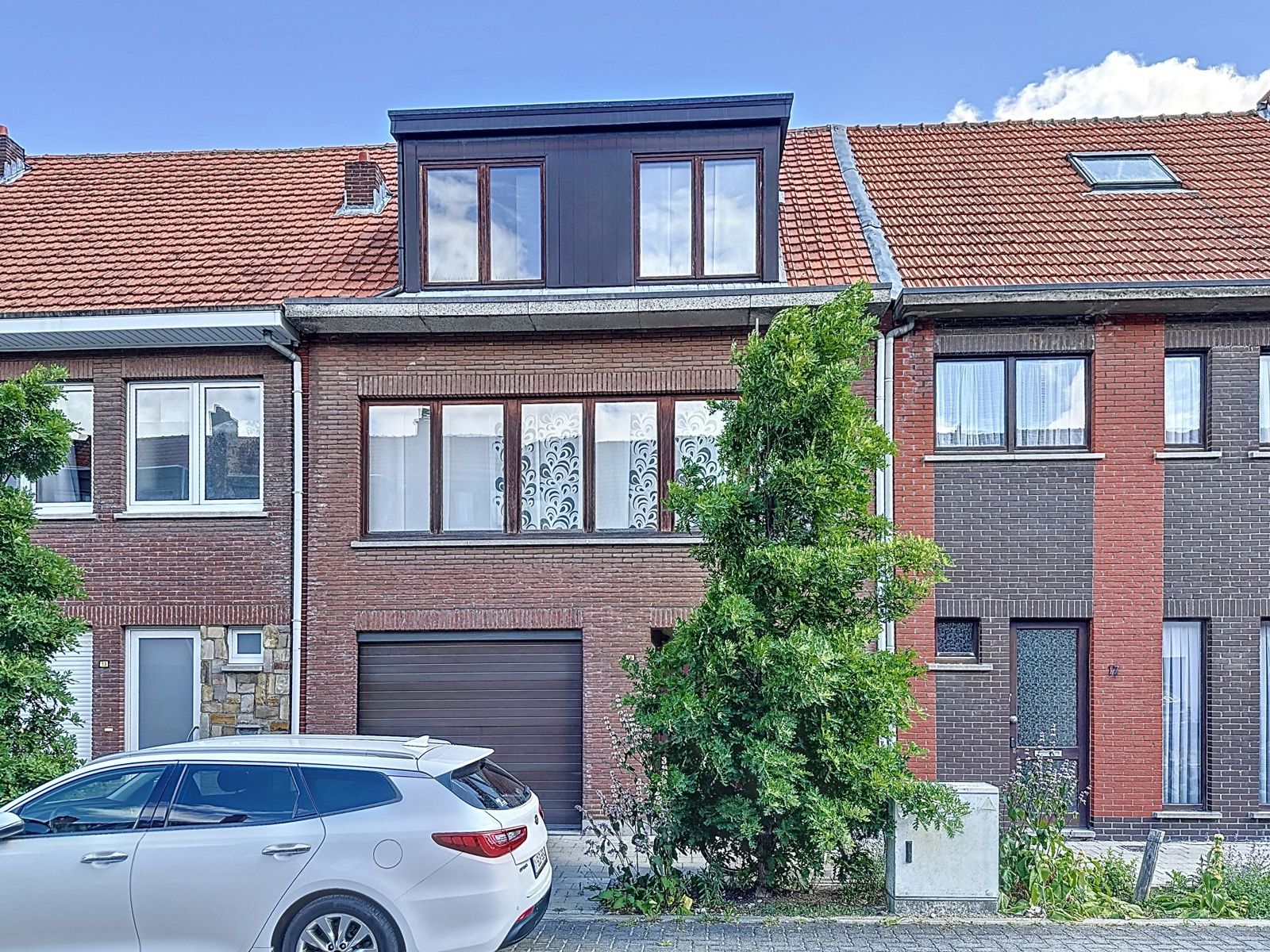 Goed onderhouden beletage op wandelafstand van centrum foto {{pictureIndex}}