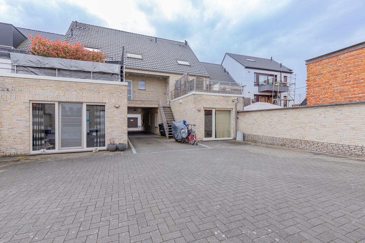 Gerenoveerd appartement met terras van 17m² en 2 slaapkamers foto 16