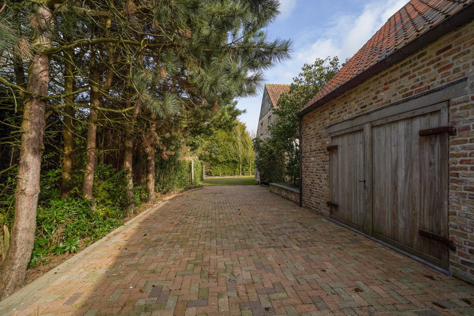 Karaktervol landhuis met zwembad, loods en stallen op rustige ligging foto 8