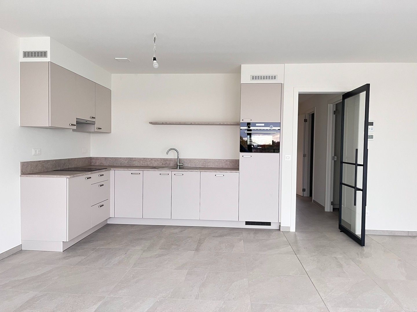 Nieuwbouw appartement met twee slaapkamers en ruim terras foto 5