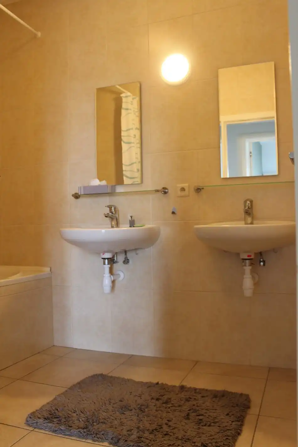 Ruim appartement met terras in het centrum van Lommel. foto 17