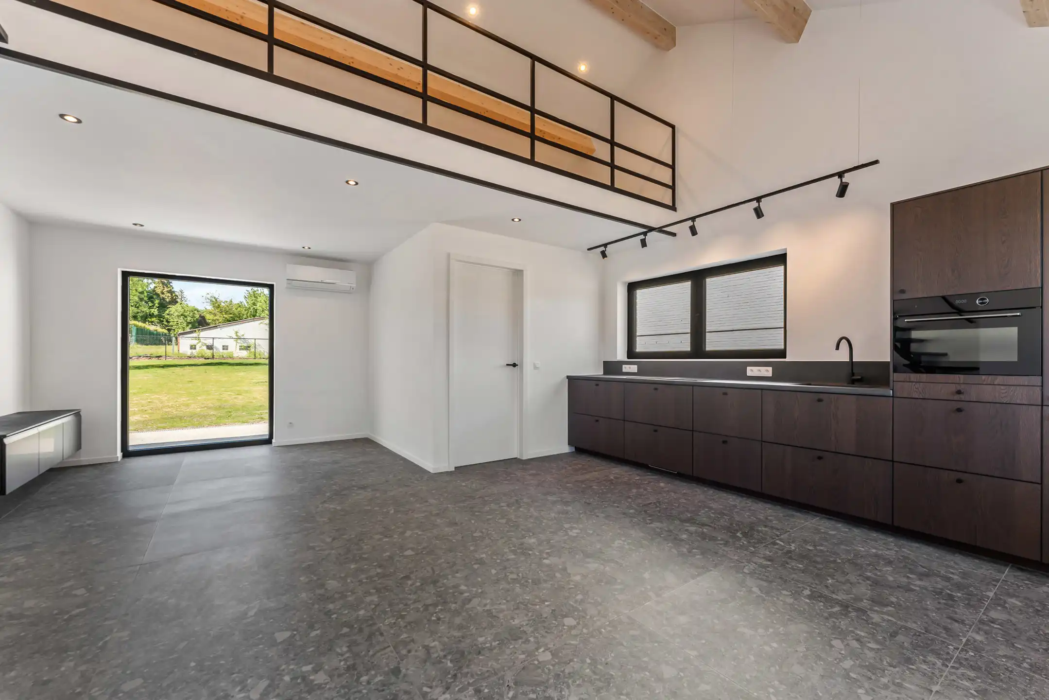 Stijlvolle woning met tuin & garage te Herderen foto 2