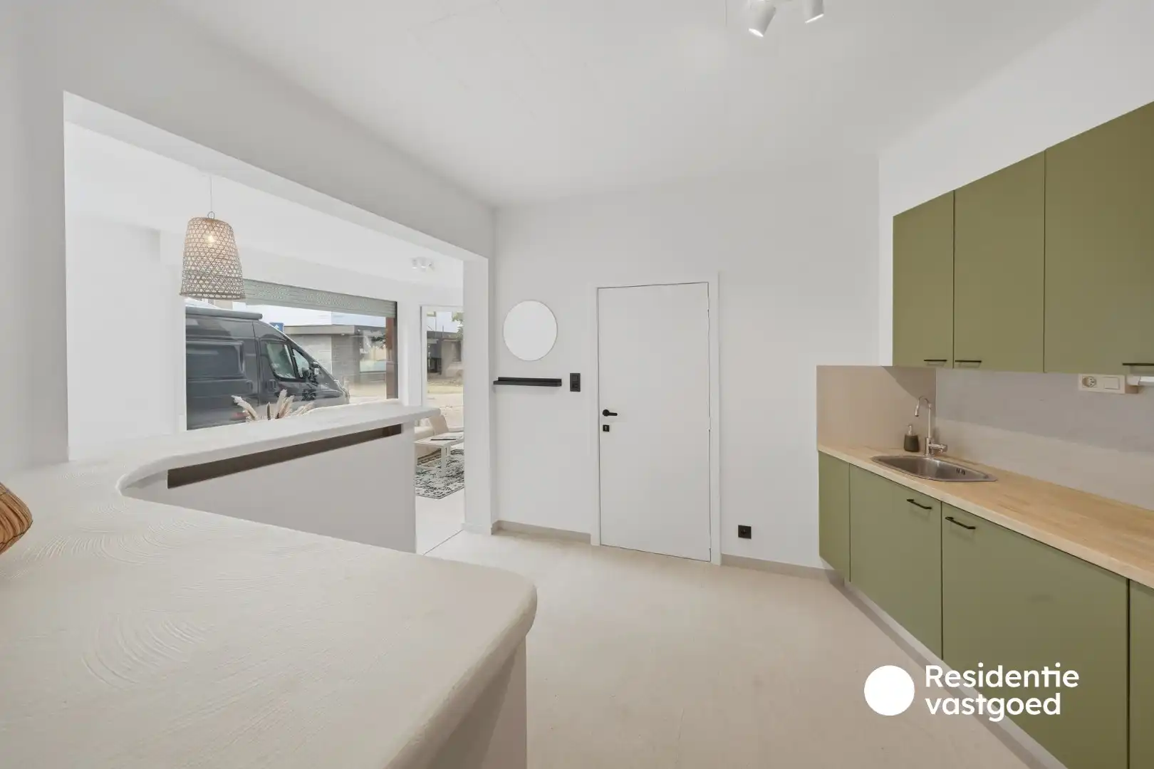 Gelijkvloers en gerenoveerd appartement met garage in Oostende foto 7