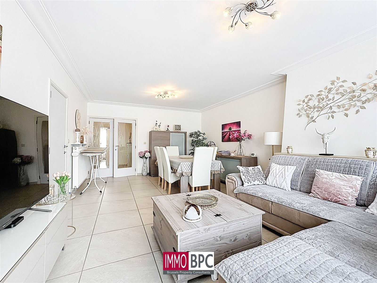 Instapklaar, ruim appartement met 2 slaapkamers, kelder mogelijkheid tot aankoop garage foto 3