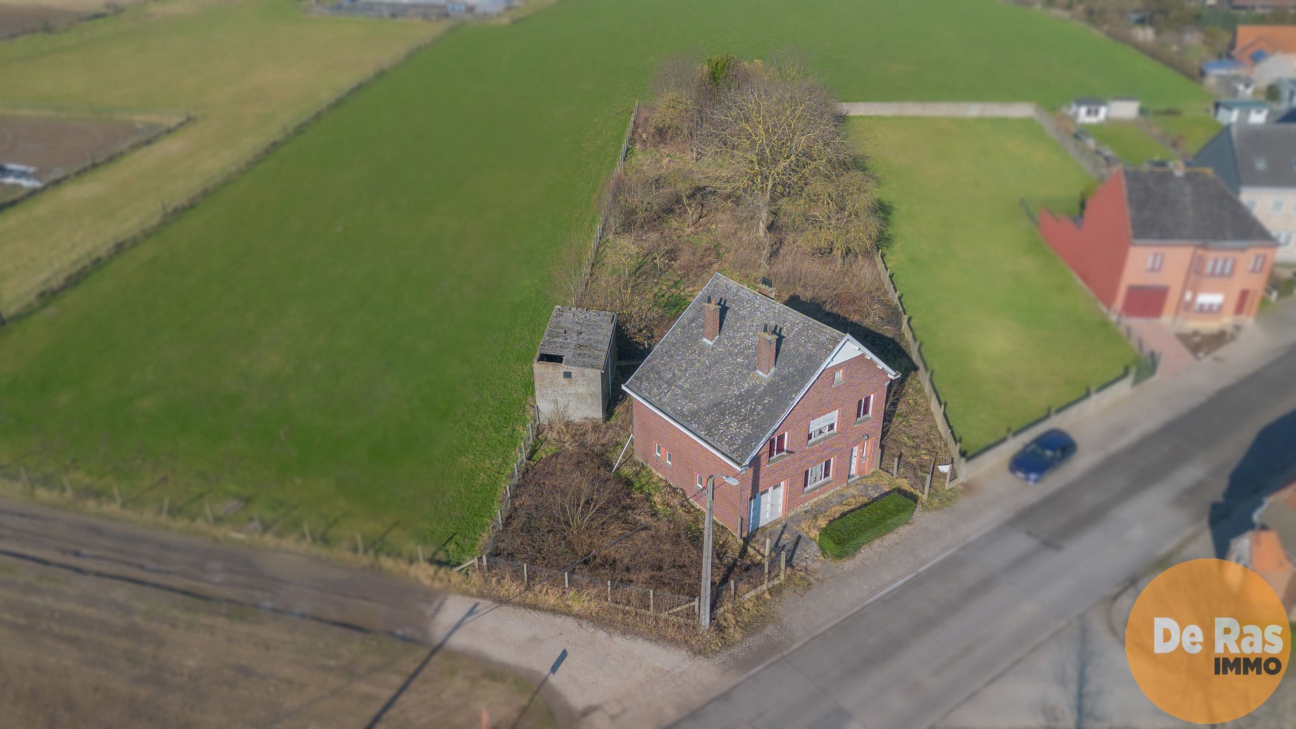 Hoofdfoto van de publicatie: AAIGEM - Te renoveren woning met groot perceel 