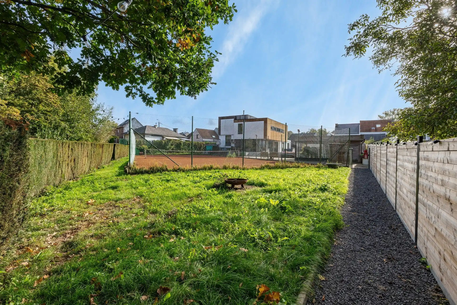 Exclusieve woning met 5 slaapkamers, tennisplein, poolhouse en ruime tuin foto 40