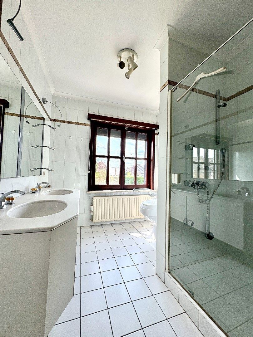 Alleenstaande woning op 1027 m² met 3 slaapkamers en dubbele garage foto 6