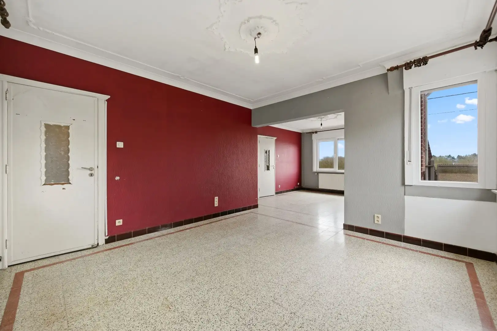 Op te frissen open bebouwing met veel ruimte en potentieel foto 6