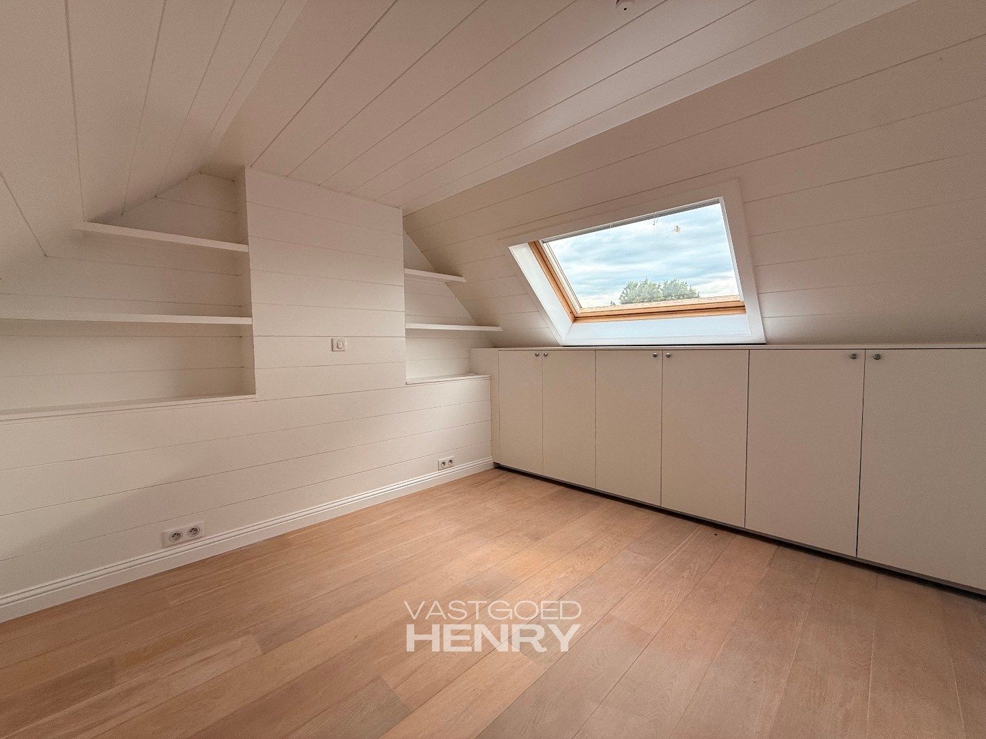 Volledig gerenoveerde woning met karakter foto 20