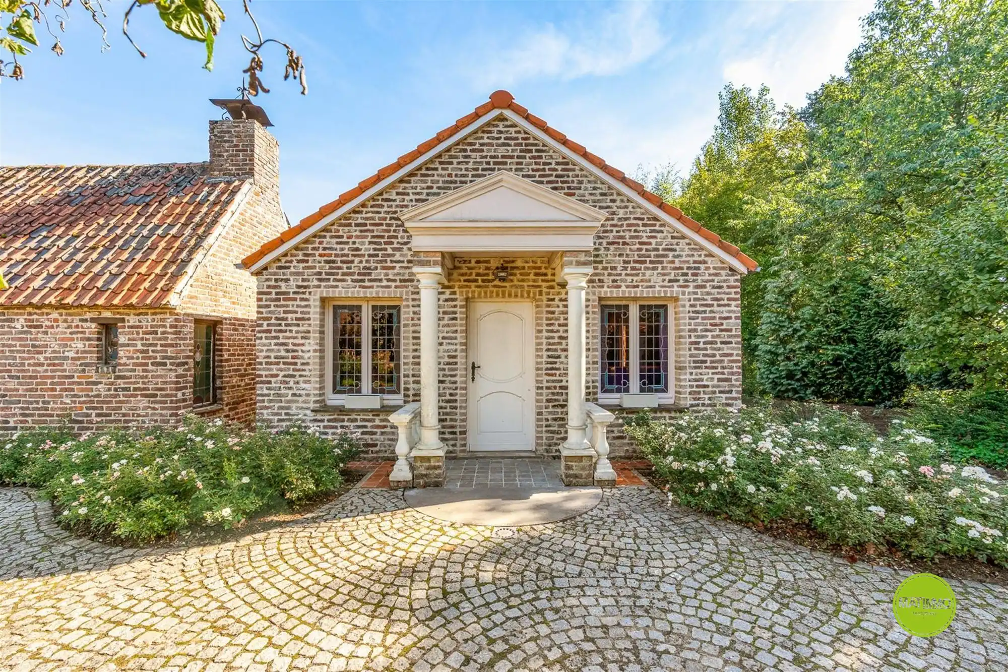 Luxueus gerenoveerde woning met groot stuk grond  foto 47
