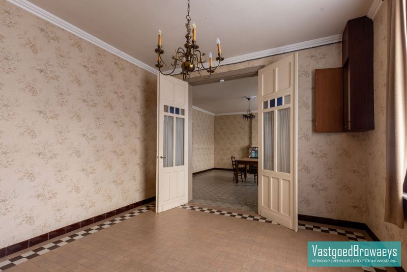 Te renoveren woning met tuin foto 4