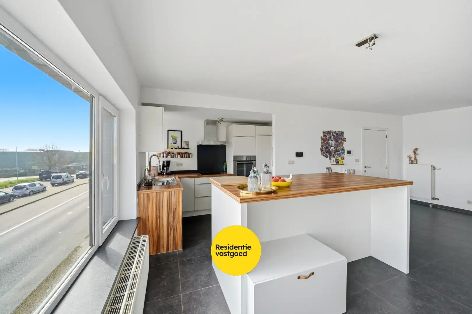 Instapklare woning met zicht op de vaart in Oudenburg foto 4