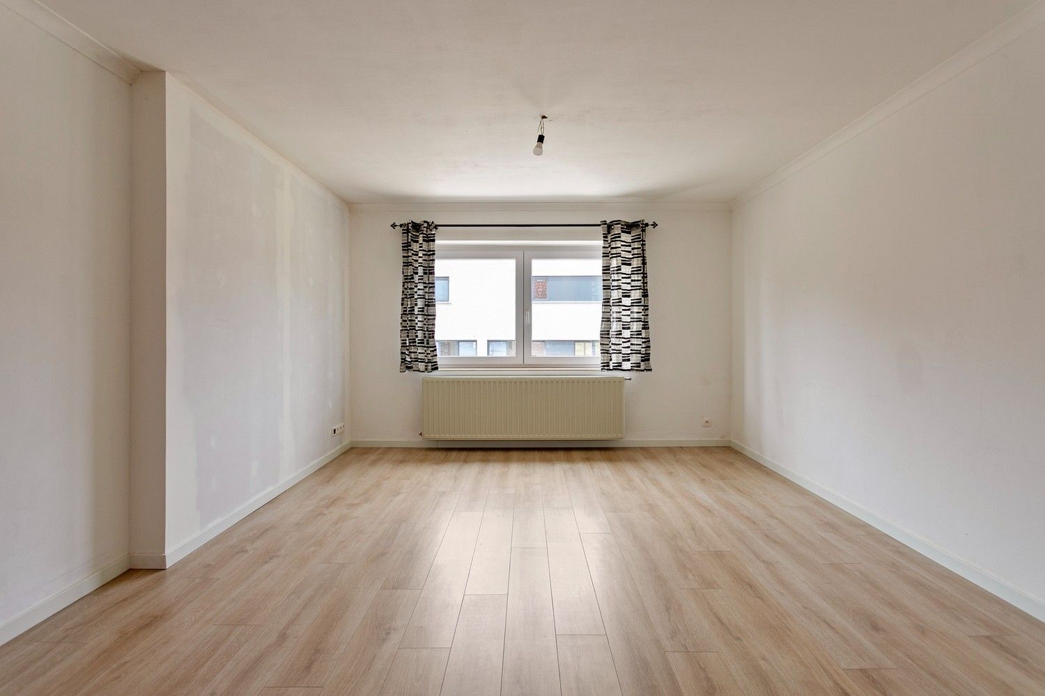 Volledig vernieuwd, ruim, drie slaapkamerappartement te koop! foto 8