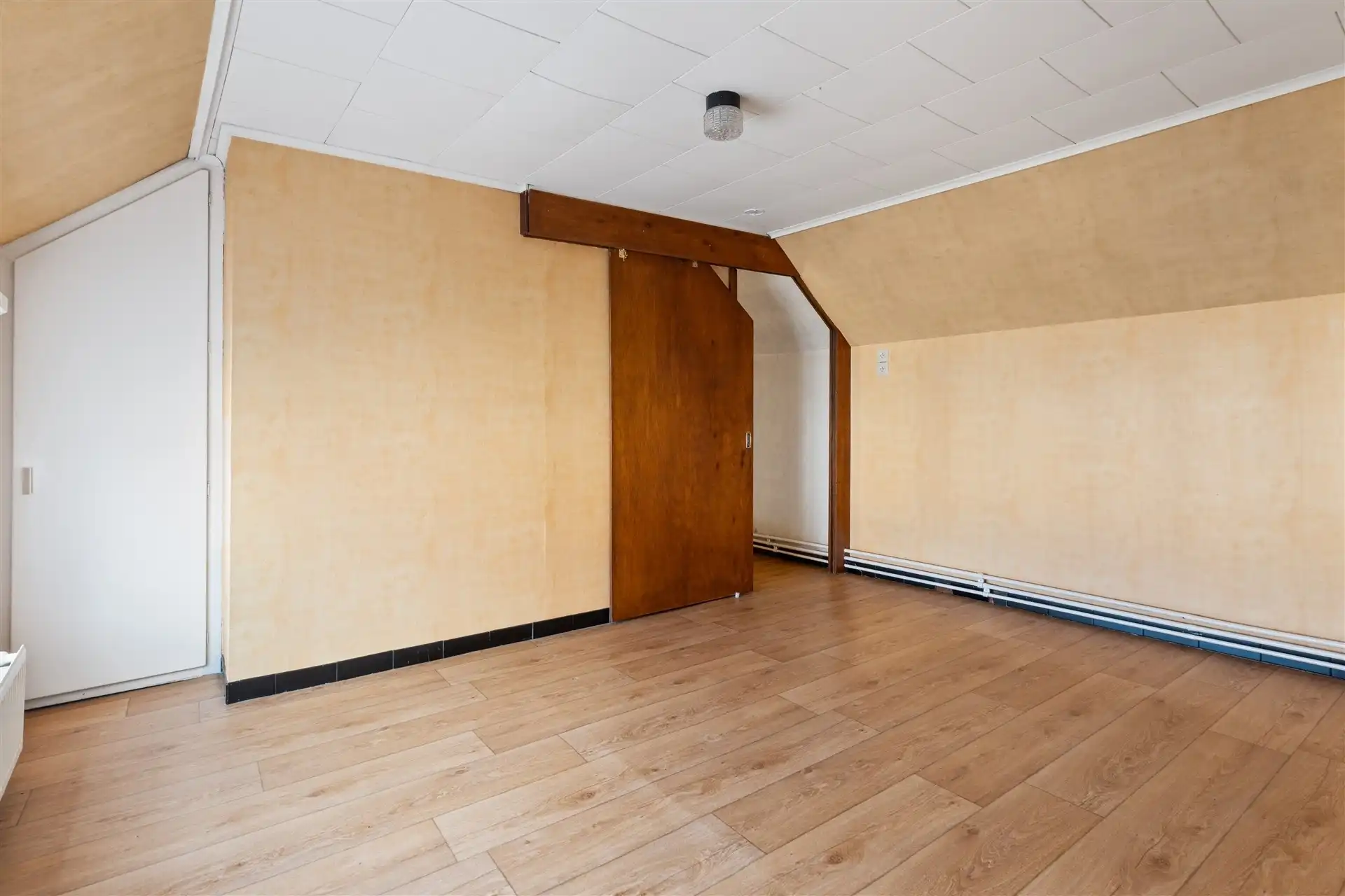 op te knappen woning met leuke tuin en inpandige garage. foto 15