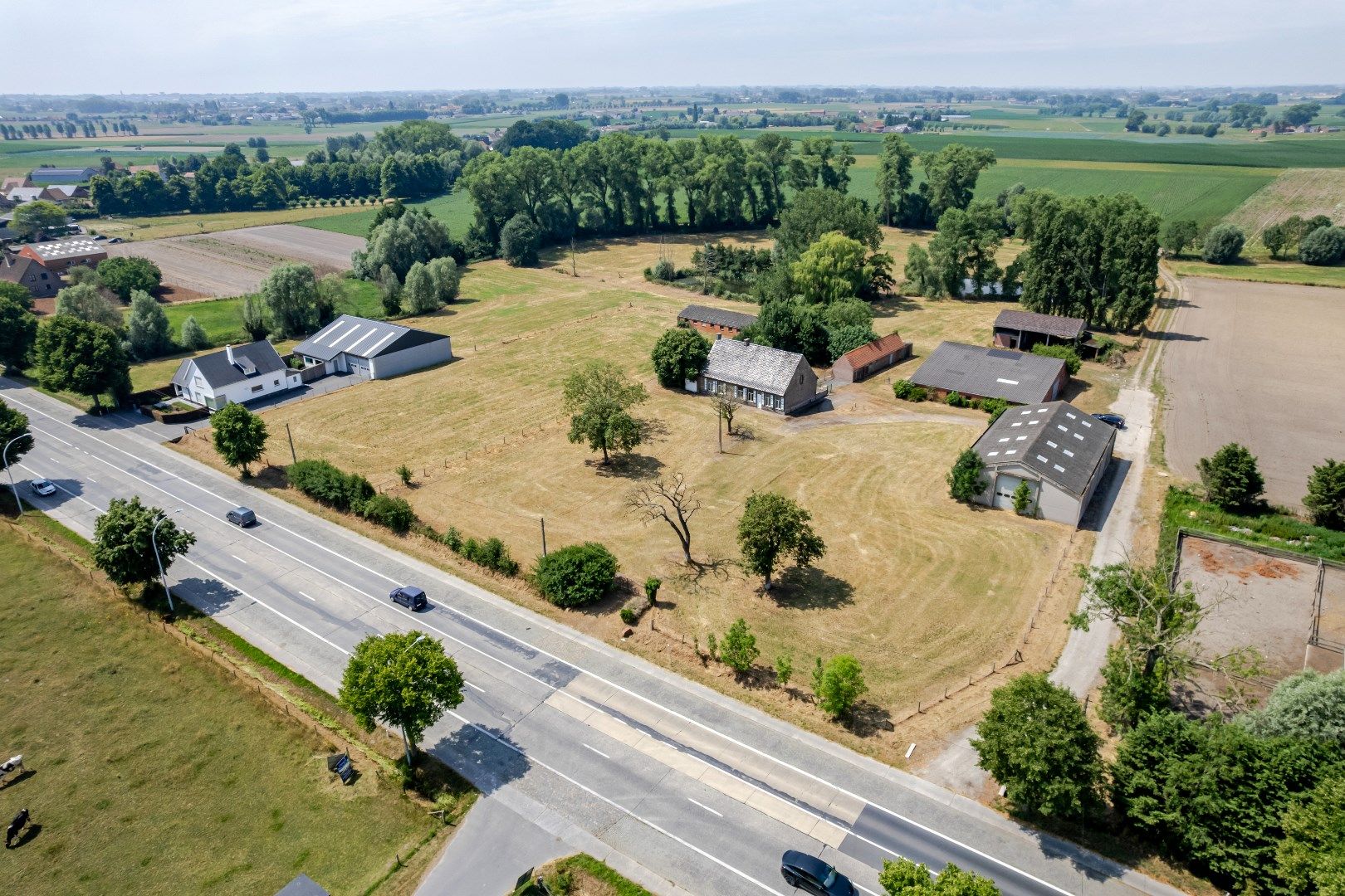Karaktervolle hoeve met rustieke elementen. Aankoop tot domein van 4 hectare. foto 3