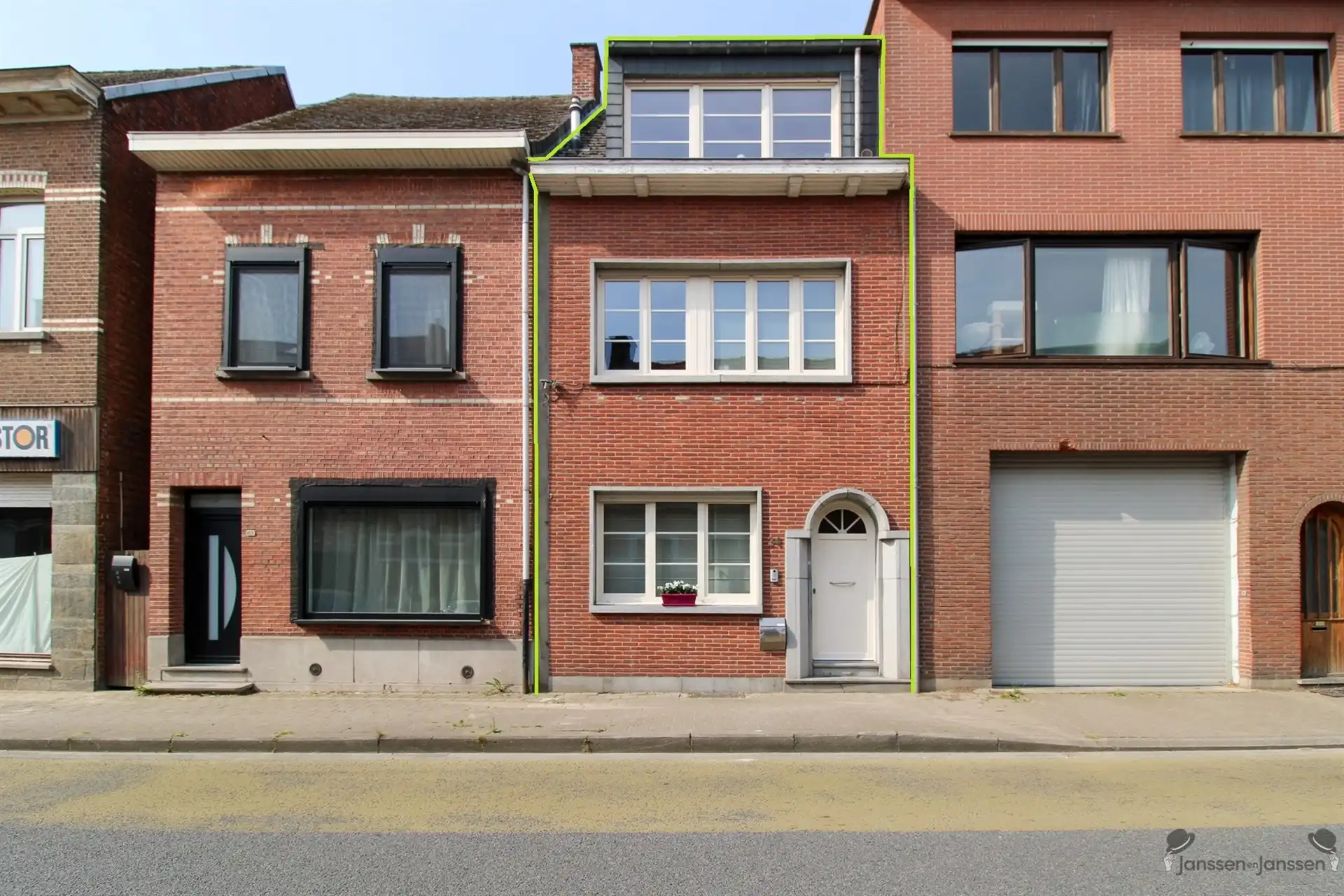 Woning met 4 slpks, 2 badk, centrum Broechem foto {{pictureIndex}}